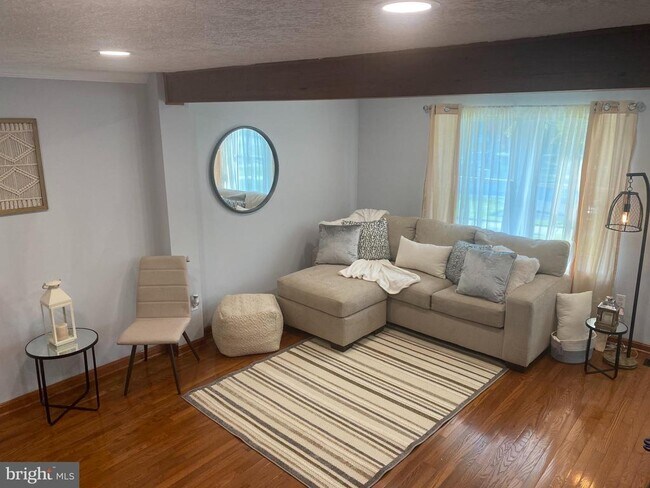 7 Capland Ct in Perry Hall, MD - Foto de edificio - Building Photo