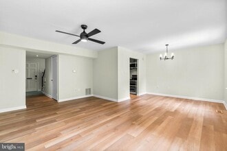 16 Cornerwood Ct in Gaithersburg, MD - Building Photo - Building Photo