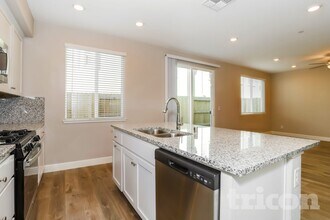 1106 Victorian St in Lincoln, CA - Foto de edificio - Building Photo