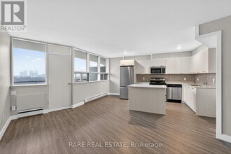 4340 Bloor St W in Toronto, ON - Building Photo - Building Photo