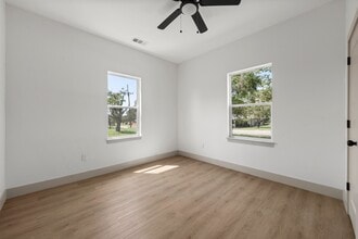 402 E Charles St in Riesel, TX - Building Photo - Building Photo