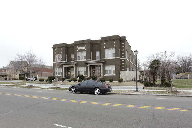 126-130 W Mishawaka Ave in Mishawaka, IN - Foto de edificio - Building Photo