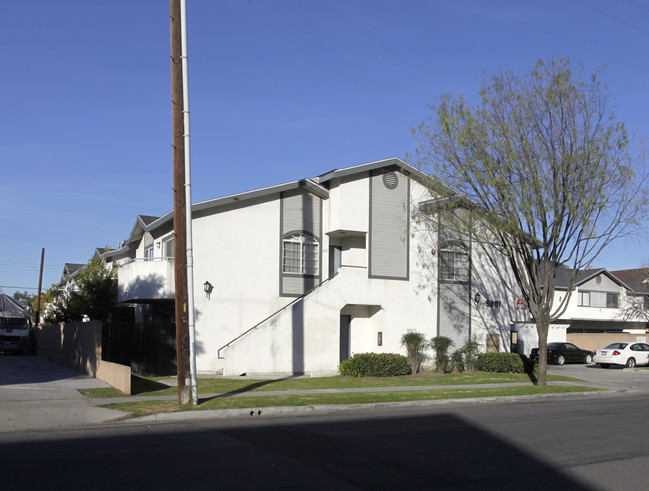 5801 Burnham Ave in Buena Park, CA - Foto de edificio - Building Photo