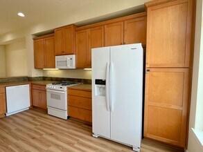 1379 Huckleberry Cir in Issaquah, WA - Building Photo - Building Photo