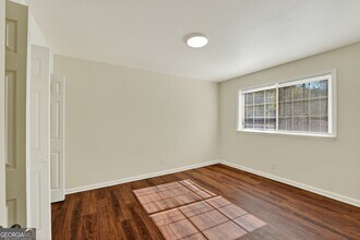 2516 Peachwood Cir NE in Atlanta, GA - Foto de edificio - Building Photo