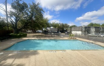 Northwood Hills Apartments in Dallas, TX - Foto de edificio - Building Photo