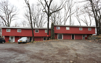 CoveView Garden Apartments in Rhinebeck, NY - Building Photo - Building Photo