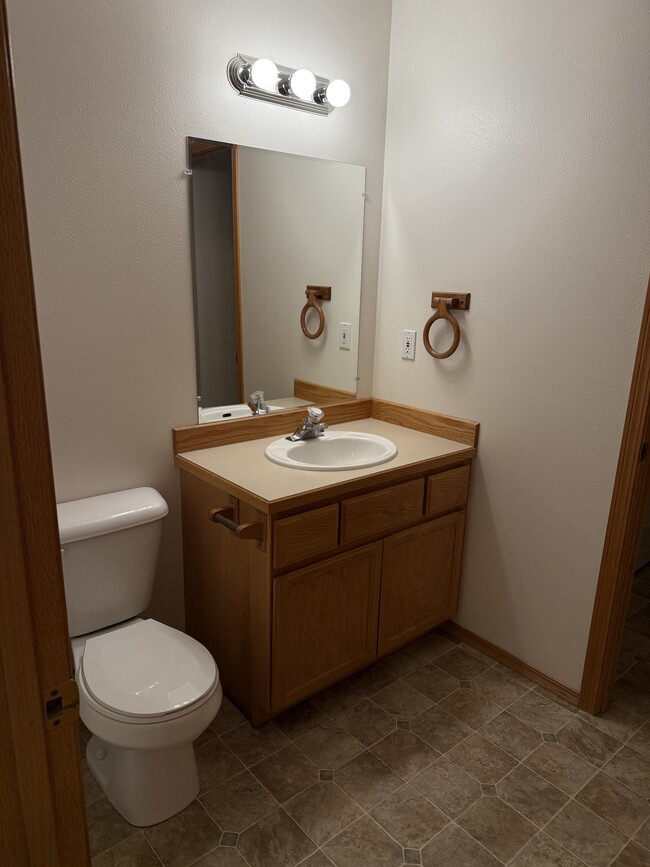 90 S Grover Pl in East Wenatchee, WA - Foto de edificio - Building Photo