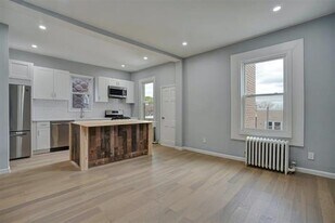 317 4th St in Union City, NJ - Building Photo