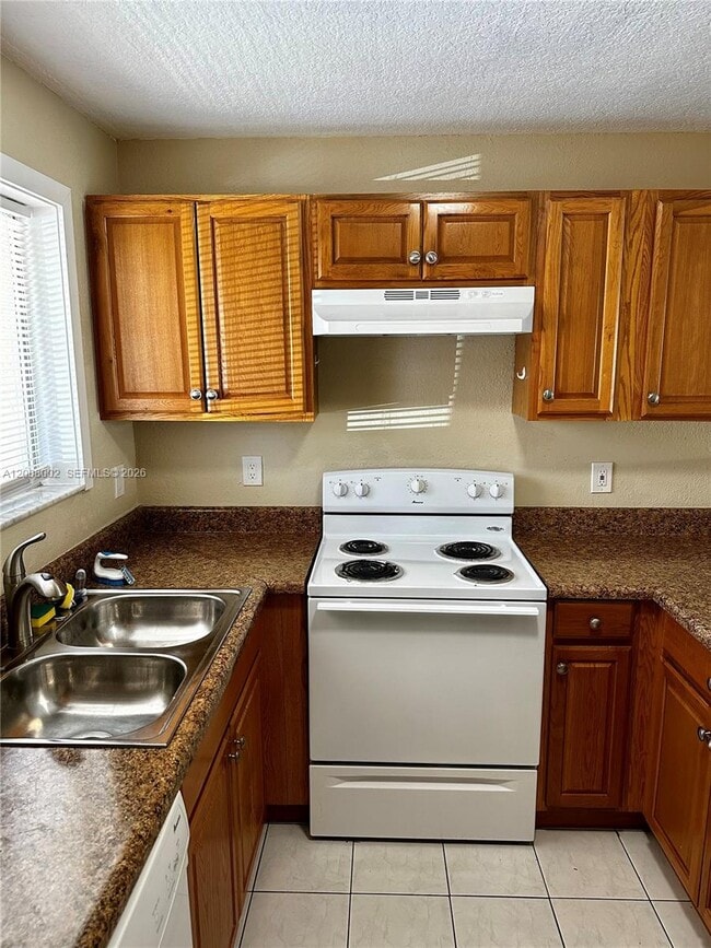 7011 W 29th Ave in Hialeah, FL - Building Photo - Building Photo