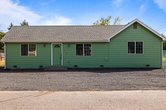 314 1st St in Benton City, WA - Building Photo - Building Photo