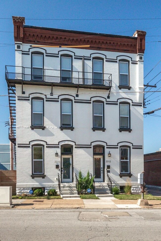 property at 2312 Pestalozzi St
