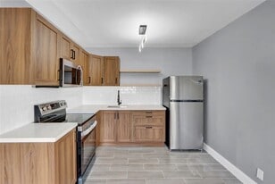 260 NW 19th St, Unit 1 in Boca Raton, FL - Building Photo