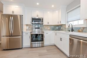 2711 Anthony Ave in Bellmore, NY - Building Photo - Building Photo