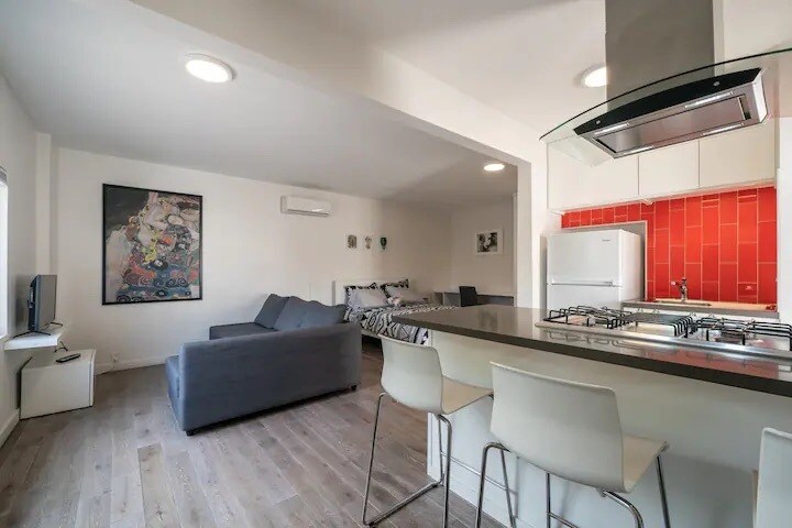 2226 N Catalina St, Unit B in Burbank, CA - Building Photo