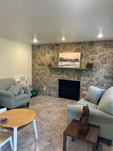 33 Gainsborg Ave E in Harrison, NY - Building Photo - Building Photo