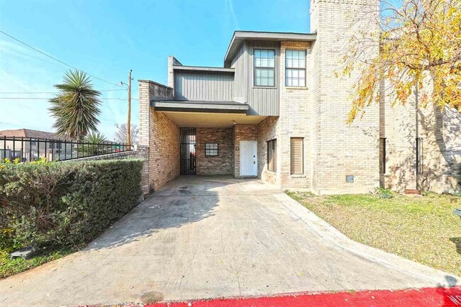 2600 E San Jose St in Laredo, TX - Building Photo - Building Photo