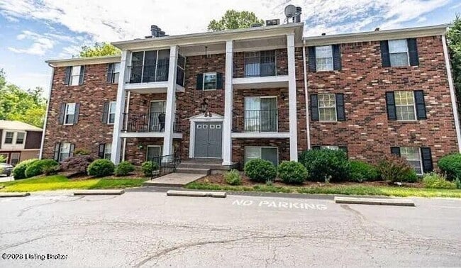 property at 3312 Colonial Manor Cir