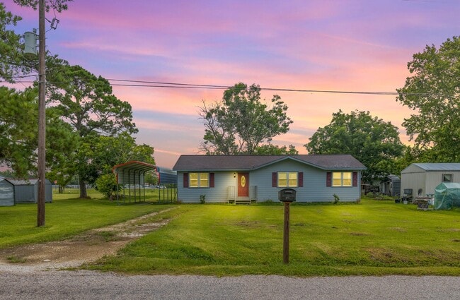 37 Private Rd in Dayton, TX - Building Photo - Building Photo