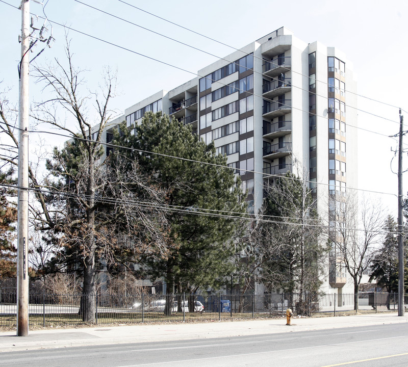 1779 Jane St in Toronto, ON - Building Photo