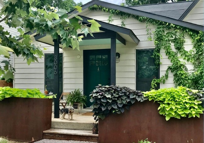 property at 3006 Govalle Ave