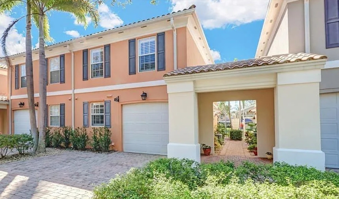 5417 Cove Cir in Naples, FL - Building Photo