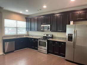 2042 Bolton Rd NW in Atlanta, GA - Building Photo - Building Photo