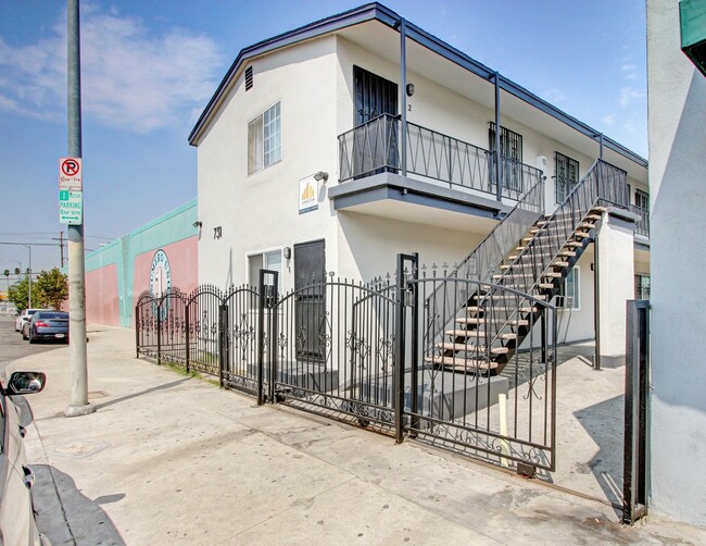 731 E Jefferson Blvd in Los Angeles, CA - Building Photo - Building Photo