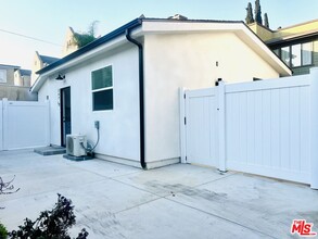 247 S Catalina Ave in Pasadena, CA - Building Photo - Building Photo