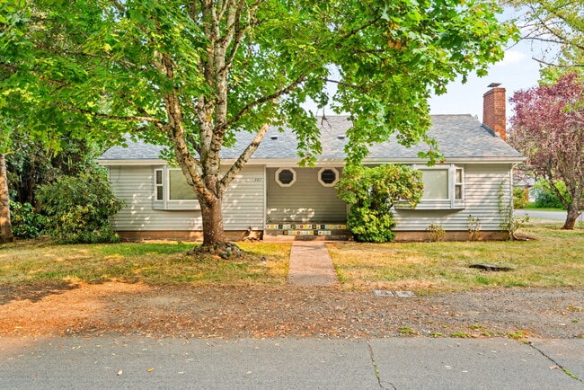 305 Knoop Ln in Eugene, OR - Building Photo - Building Photo