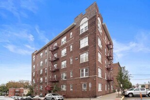 39 74th St in North Bergen, NJ - Building Photo