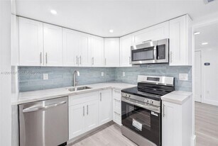 3582 NE 171 St in Sunny Isles Beach, FL - Building Photo