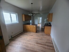 210 Beech St, Unit 2 in Bennington, VT - Foto de edificio - Building Photo