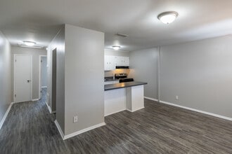 Brookley Apartments in Mobile, AL - Foto de edificio - Interior Photo