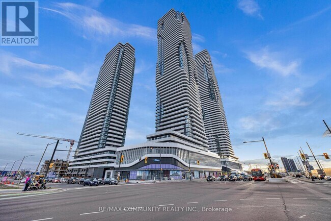 8 Interchange Wy in Vaughan, ON - Building Photo - Building Photo