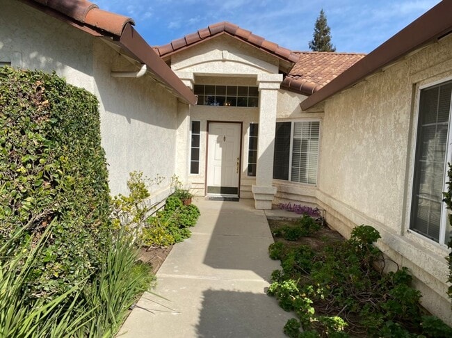 1021 Oriole Ct in Merced, CA - Foto de edificio - Building Photo