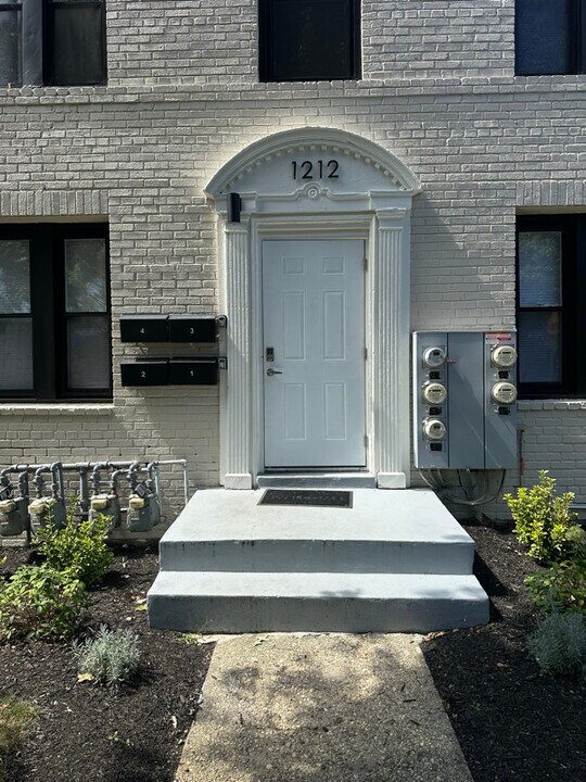 1212 16th St NE in Washington, DC - Building Photo