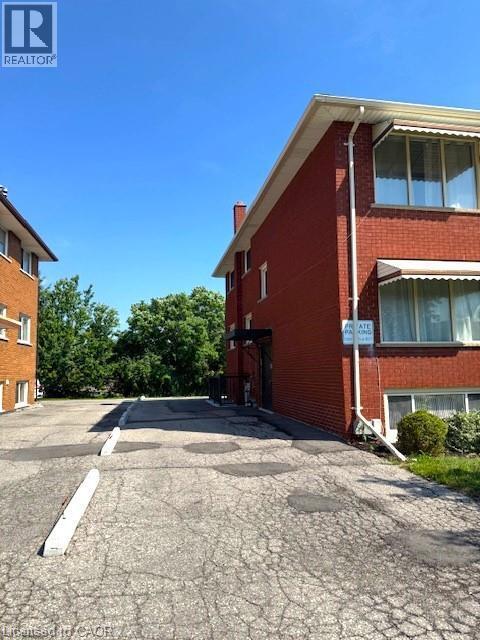 106 Chandler Dr in Kitchener, ON - Building Photo - Building Photo