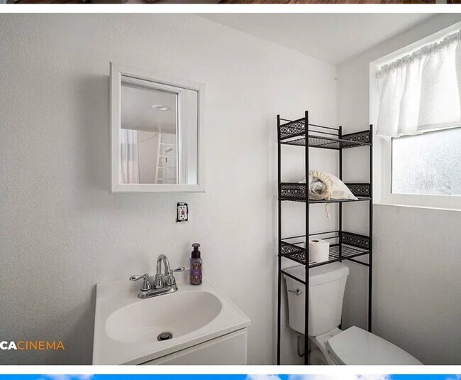 812 Johnnie St-Unit -Unit B in Bakersfield, CA - Building Photo - Building Photo