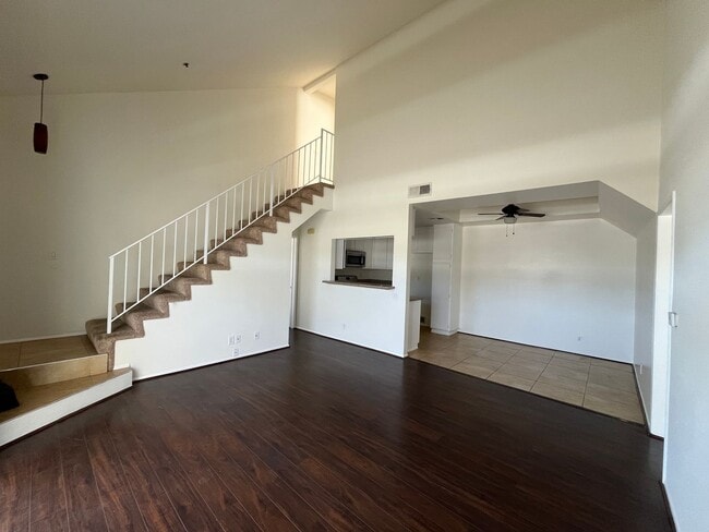 13801 Oxnard St in Los Angeles, CA - Building Photo - Building Photo