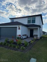 1032 Caloosa Breeze Dr in La Belle, FL - Building Photo