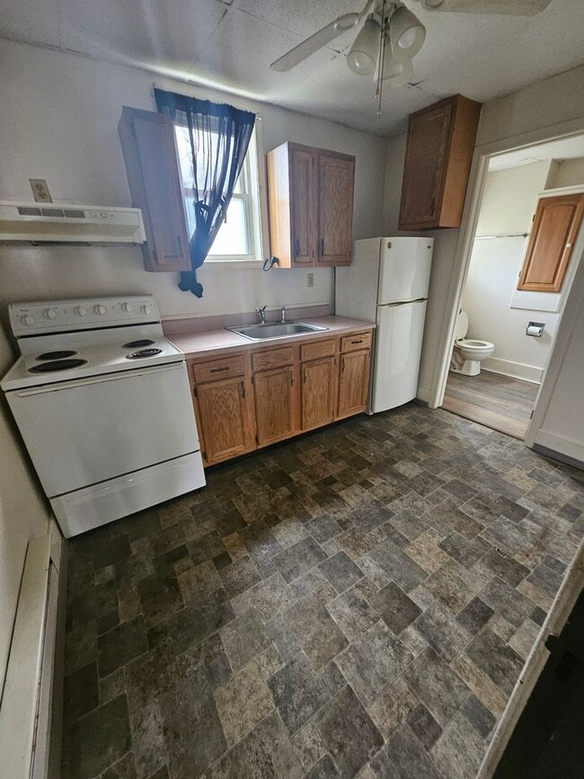 property at 903 W 4th St