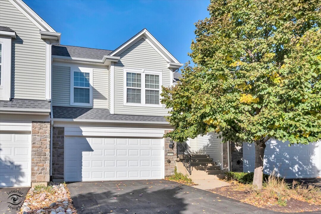 1471 Crimson Ln in Yorkville, IL - Building Photo
