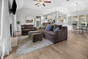 8432 SW 46 Rd in Gainesville, FL - Building Photo