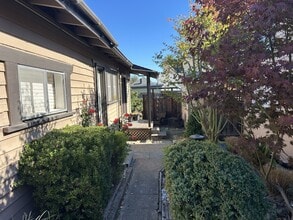 306 Keller St in Petaluma, CA - Building Photo - Building Photo