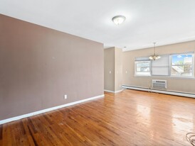 239 Crescent Ln in Cliffside Park, NJ - Building Photo