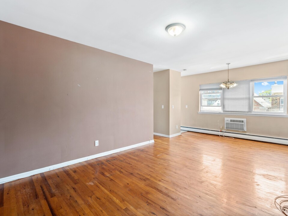 239 Crescent Ln in Cliffside Park, NJ - Building Photo