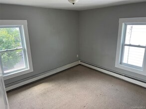 172 Garfield Ave in Mineola, NY - Building Photo - Building Photo