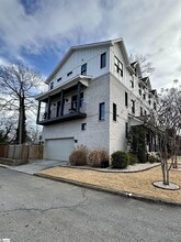 106 N Leach St in Greenville, SC - Foto de edificio - Building Photo