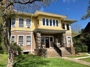 35 Panola St, Unit 2 in Asheville, NC - Foto de edificio - Building Photo